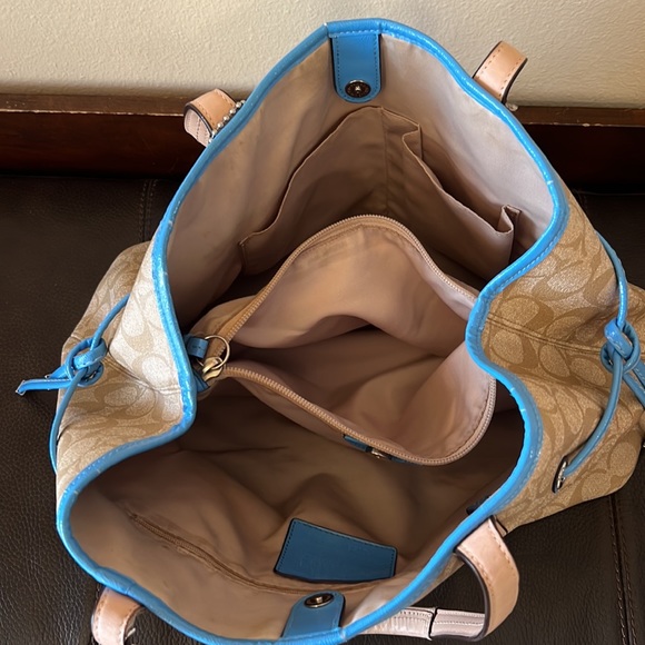 Coach Handbag Classic C Design With Silver Hardware Includes Wristlet - Picture 7 of 16